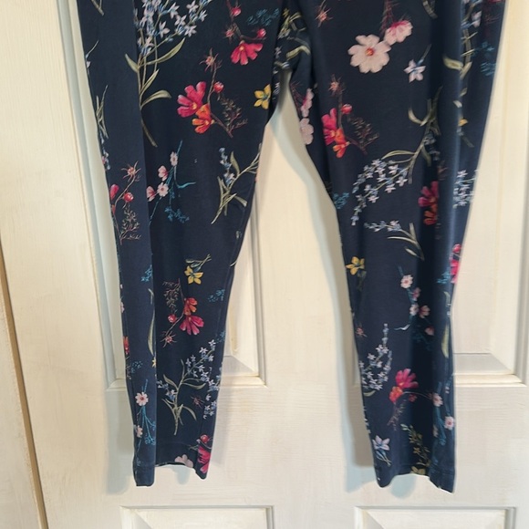 Time & Tru Pull on floral Jegging size XL - Picture 2 of 5